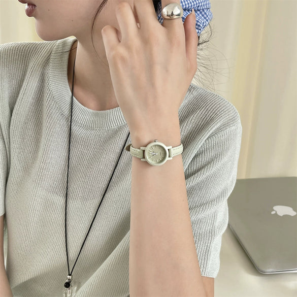Wholesale Fashion Female Student Mini Dial Round Quartz Watch With Alloy Case And Pu Strap In Rose Red Candy Color