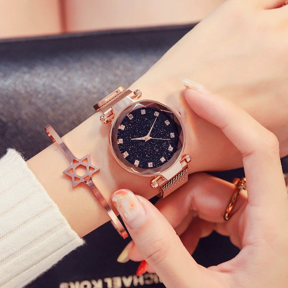 Wholesale Fashion Female Student Round Dial Alloy Case Stainless Steel Strap Star Pattern Watch
