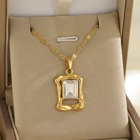 Wholesale Fashion Geometric Square Stainless Steel Lip Clavicle Necklace With White Rhinestones And Electroplating