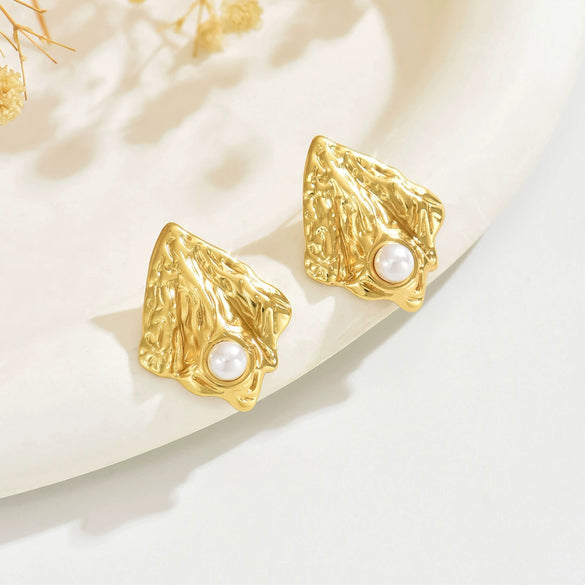 Wholesale Fashion Geometric Stainless Steel Inlay Pearl Scallop Earrings For Women