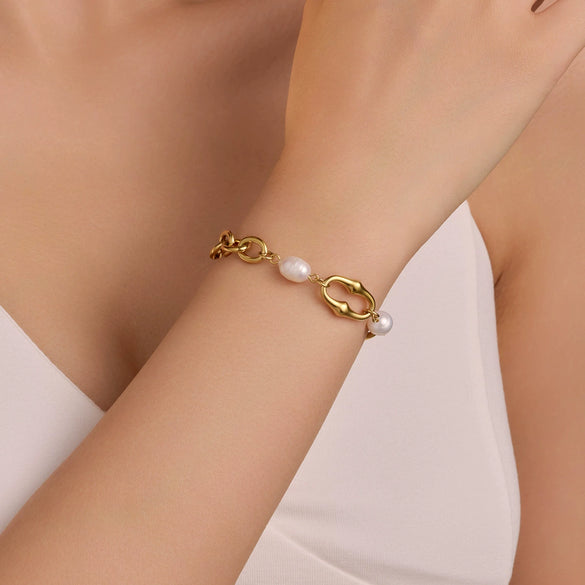Wholesale Fashion Geometric Titanium Steel Bracelet Inlaid With Shell Beads 18K Goldplated For Women