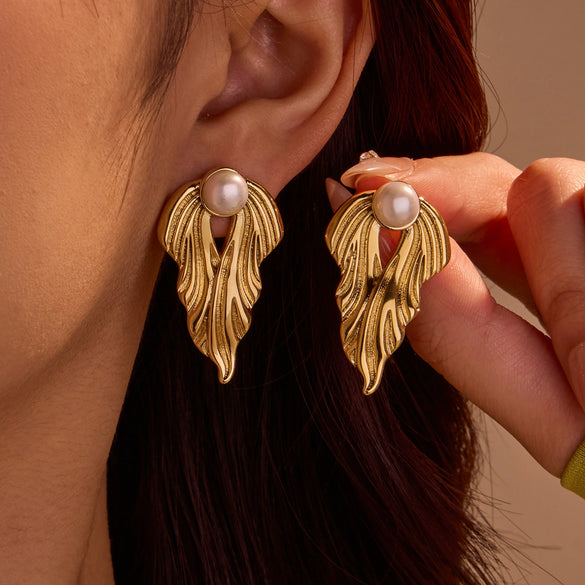 Wholesale Fashion High Sense Inlaid Imitation Pearl Stainless Steel Women's Geometric And Flower Pattern Earrings With Electroplating