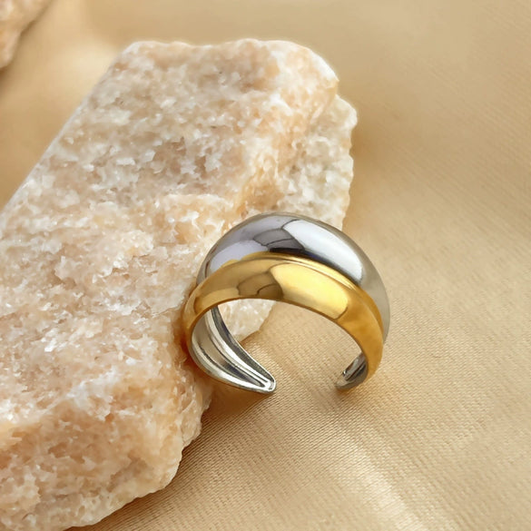 Wholesale Fashion High Texture Stainless Steel Geometric Wide Version Hollow Heart Ring With Electroplating
