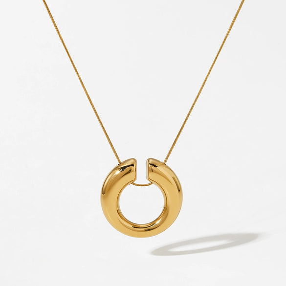 Wholesale Fashion Hollow C Shaped Glow Pendant Necklace In Stainless Steel With Electroplated Color Preservation For Women