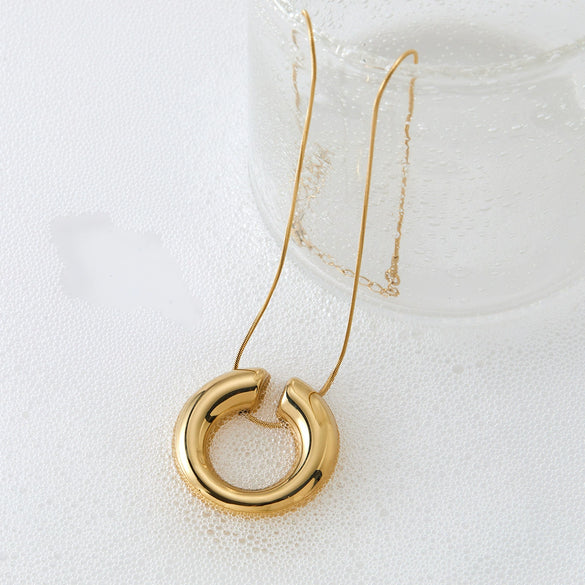 Wholesale Fashion Hollow C Shaped Glow Pendant Necklace In Stainless Steel With Electroplated Color Preservation For Women