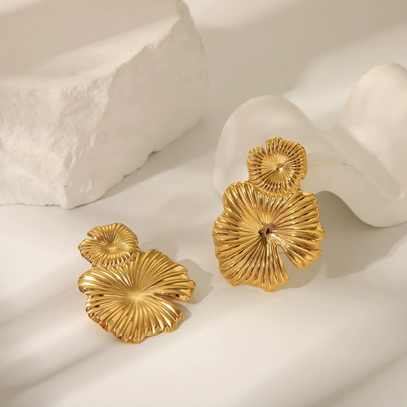 Wholesale Fashion Jewelry Lotus Leaf Shaped Titanium Steel And Stainless Steel Earrings With Electroplating Pvd Furnace Real Gold Treatment Small Fresh Style For Women