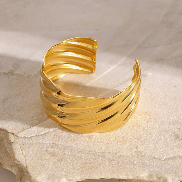 Wholesale Fashion Jewelry Stainless Steel Wavy Open Bracelet Retro Style Electroplated