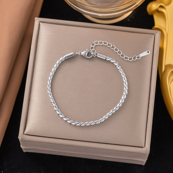 Wholesale Fashion Light Luxury Electroplated Stainless Steel Geometric And Heart Shape Bracelet For Women