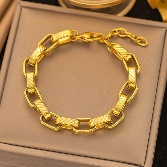 Wholesale Fashion Light Luxury Electroplated Stainless Steel Geometric And Heart Shape Bracelet For Women