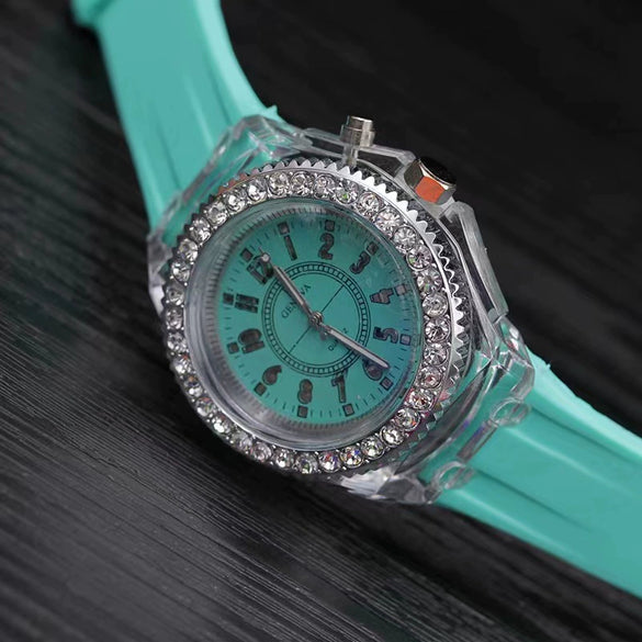 Wholesale Fashion Luminous Quartz Sports Watch Plastic Case Silicone Strap Stainless Steel Buckle Round Dial