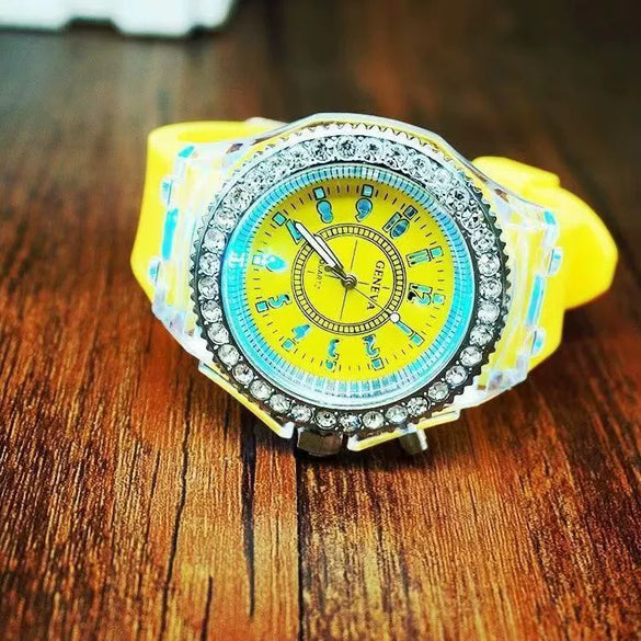 Wholesale Fashion Luminous Quartz Sports Watch Plastic Case Silicone Strap Stainless Steel Buckle Round Dial