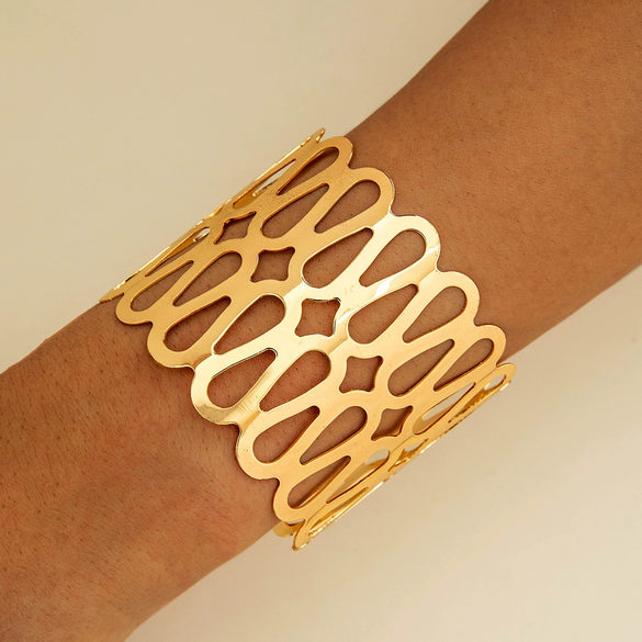 Wholesale Fashion Metal Hollow Exaggerated Opening Alloy Bracelet For Women With Geometric Design