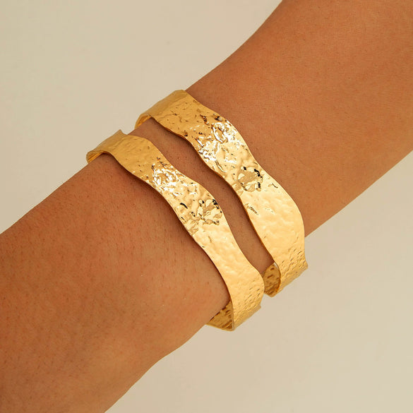 Wholesale Fashion Metal Hollow Exaggerated Opening Alloy Bracelet For Women With Geometric Design
