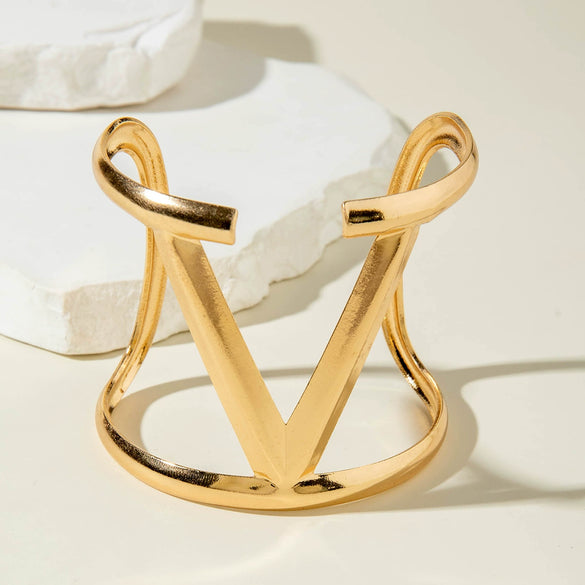Wholesale Fashion Metal Hollow Exaggerated Opening Alloy Bracelet For Women With Geometric Design