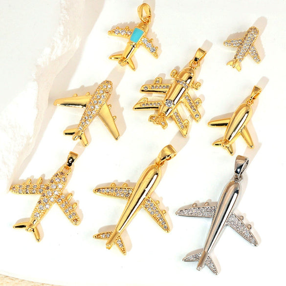 Wholesale Fashion Minimalist Aircraft Pendant Accessories Made Of Copper With 18K Gold Plated Electroplating