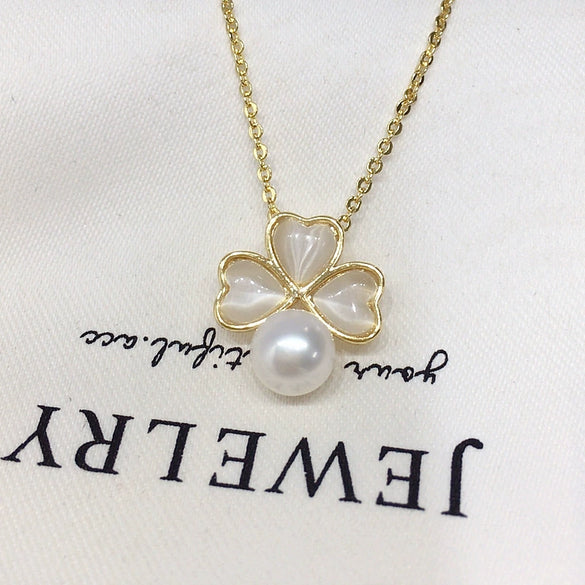 Wholesale Fashion Minimalist Freshwater Pearl Necklace With Copper Opal Clover Pendant Flat Round And Bun Round Pearl Shapes