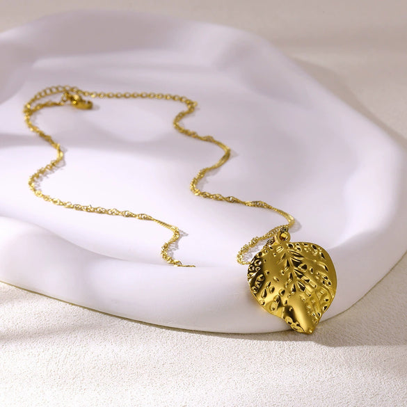 Wholesale Fashion Necklace Stainless Steel 18K Gold Electroplated Heartshaped Butterfly Pendant