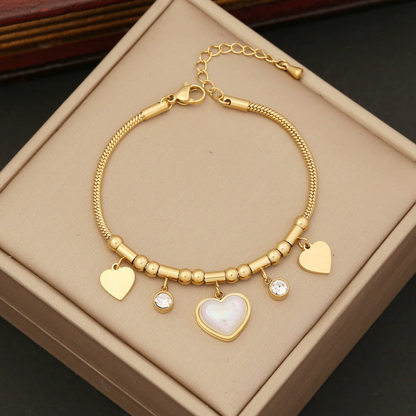 Wholesale Fashion Pearl Love Stainless Steel Clavicle Chain With Heart Pattern And Electroplating Treatment For Women
