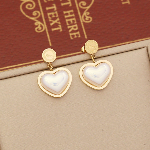 Wholesale Fashion Pearl Love Stainless Steel Clavicle Chain With Heart Pattern And Electroplating Treatment For Women