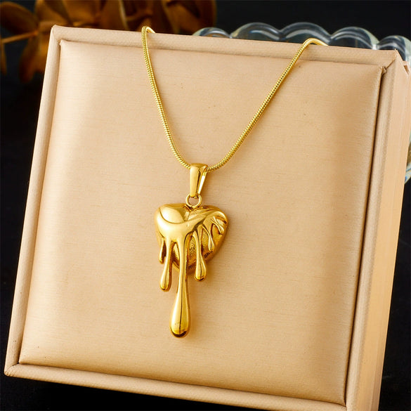 Wholesale Fashion Retro Gold Plated Stainless Steel Geometric Heart Shape Pendant Snake Bone Chain Necklace For Women