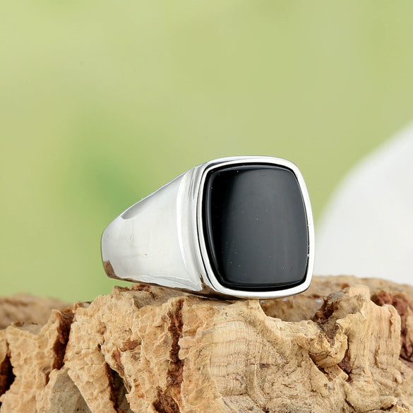 Wholesale Fashion Simple Geometric Black Stone Titanium Steel Ring For Men And Women With Polishing Treatment