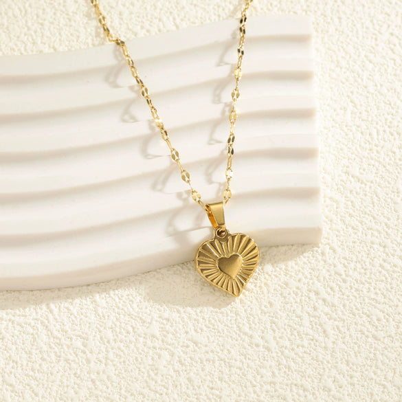 Wholesale Fashion Simple Geometric Heart Shaped Stainless Steel Pendant Necklace For Women With Vacuum Plating
