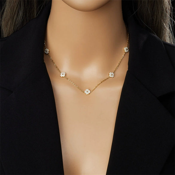 Wholesale Fashion Simple Gold Flower Pendant Earrings And Necklace Suit In Stainless Steel With Electroplating