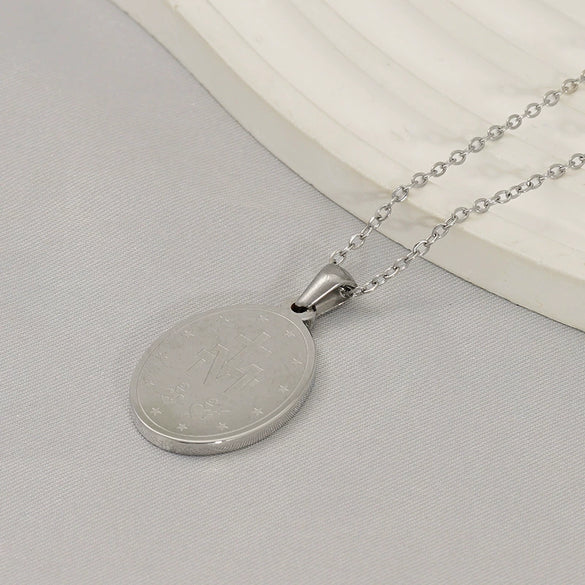Wholesale Fashion Simple Titanium Steel Geometric Oval Pendant Necklace Jewelry With Electroplating