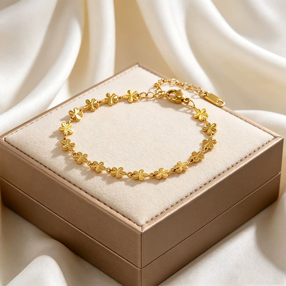 Wholesale Fashion Stainless Steel Electroplated Geometric Flower Hollowout Bracelet For Women