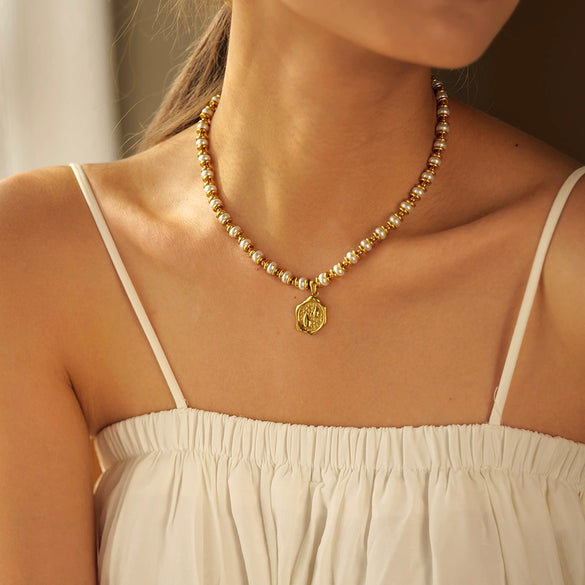 Wholesale Fashion Stainless Steel Inlaid Pearl Coin Pendant Necklace With Snake Bone Chain And Geometric Pattern And Electroplating Treatment