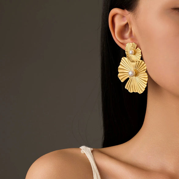 Wholesale Fashion Stainless Steel 18K Gold Plated Petal Pearl Earrings For Women