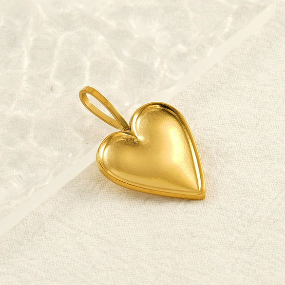 Wholesale Fashion Stainless Steel Love Pendant Peach Heart Necklace With Electroplating For Men And Women
