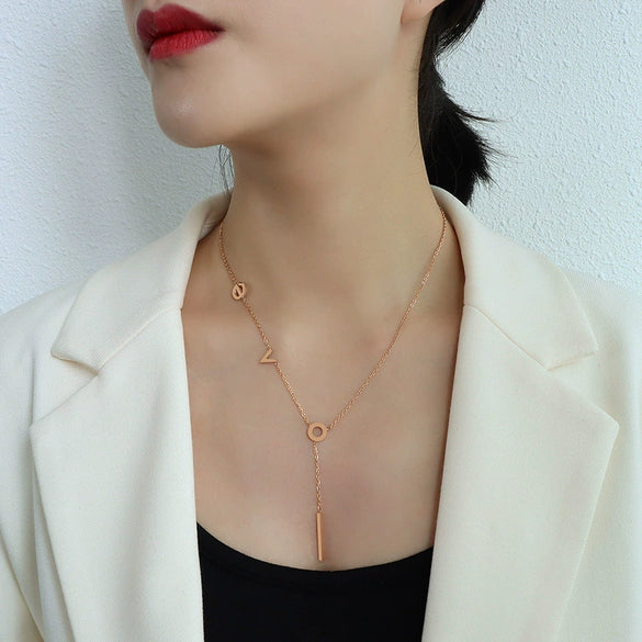 Wholesale Fashion Titanium Steel Electroplated 18K Gold Love Letter Pendant Clavicle Necklace For Women