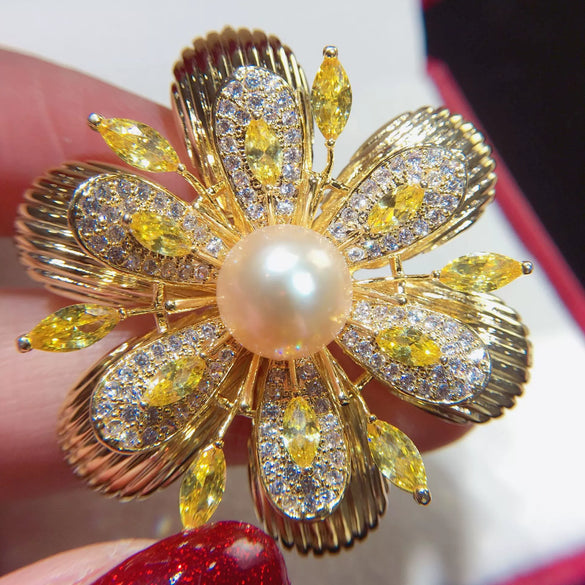 Wholesale Fashion Women's Copper Plated Real Gold Freshwater Pearl Flower Brooch For Decoration