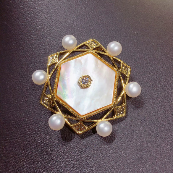Wholesale Fashion Women's Geometric Copper Natural Freshwater Pearl Sea Shell Corsage Pin Multibead Brooch