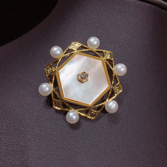 Wholesale Fashion Women's Geometric Copper Natural Freshwater Pearl Sea Shell Corsage Pin Multibead Brooch