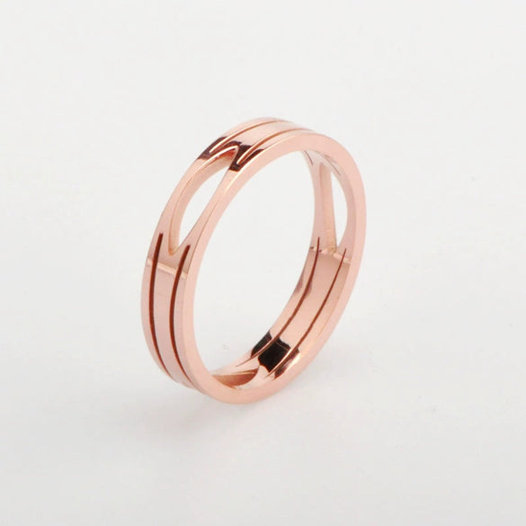 Wholesale Fashion Women's Titanium Steel Rhombus Hollow Cutting Ring With Rose Gold Electroplating