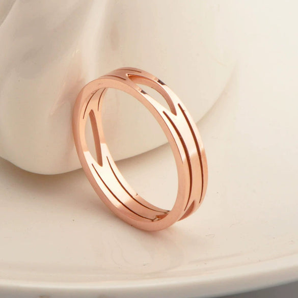 Wholesale Fashion Women's Titanium Steel Rhombus Hollow Cutting Ring With Rose Gold Electroplating