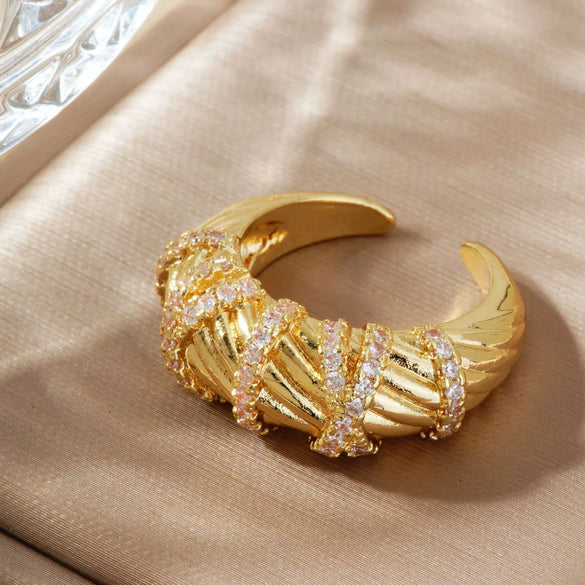 Wholesale Fashion Women's Twisted Copper Ring With Zirconia