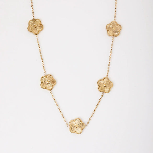 Wholesale Fashionable Elegant Fourleaf Flower Titanium Steel Electroplated Necklace For Women With Plants And Flowers Pattern