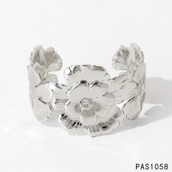 Wholesale Fashionable Stainless Steel Flower Stitching Bracelet For Girls With Electroplating Design
