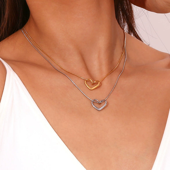 Wholesale Fashionable Stainless Steel Necklace With 18K Gold Plated Snake Chain And Simple Peach Heart Pendant Electroplated Design