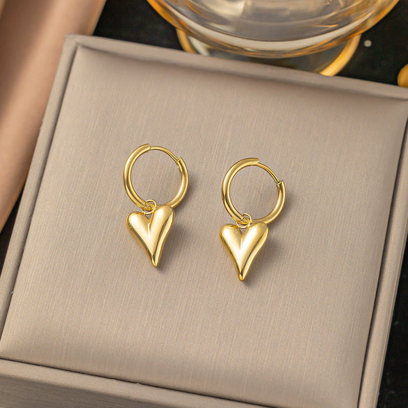 Wholesale Fashionable Sweet Electroplated Titanium Steel Round Beads Heart Shape Pendant Necklace For Women