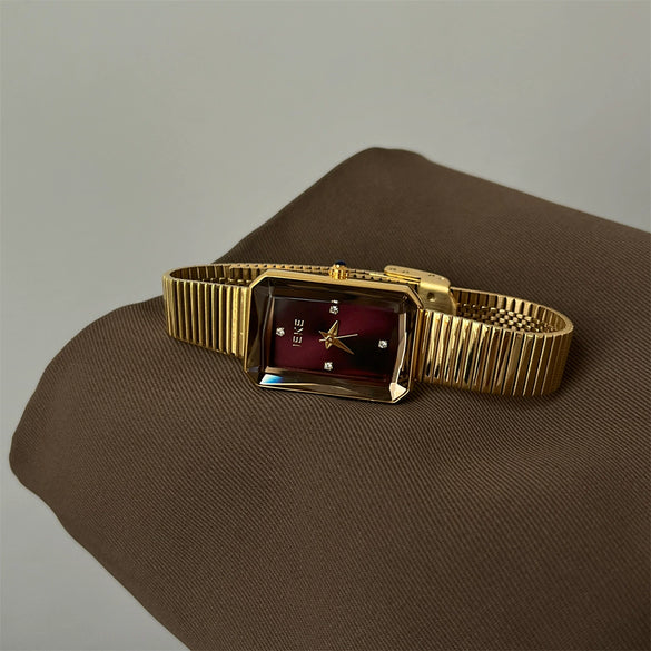 Wholesale Female Medieval Style Metal Case Quartz Ankora Red Watch