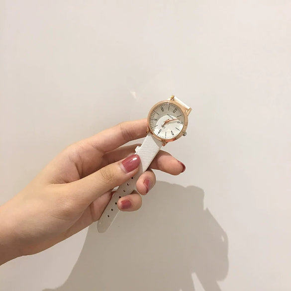Wholesale Female Student Casual Retro Genuine And Imitation Leather Round Dial Quartz Watch With Alloy Case And Stainless Steel Clasp