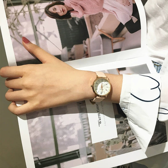 Wholesale Female Student Casual Retro Genuine And Imitation Leather Round Dial Quartz Watch With Alloy Case And Stainless Steel Clasp