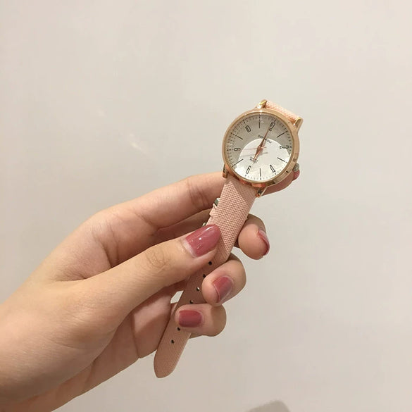 Wholesale Female Student Casual Retro Genuine And Imitation Leather Round Dial Quartz Watch With Alloy Case And Stainless Steel Clasp