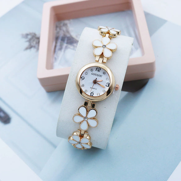 Wholesale Female Student Fashionable Alloy Bracelet Watch With Round Dial And Printed Logo