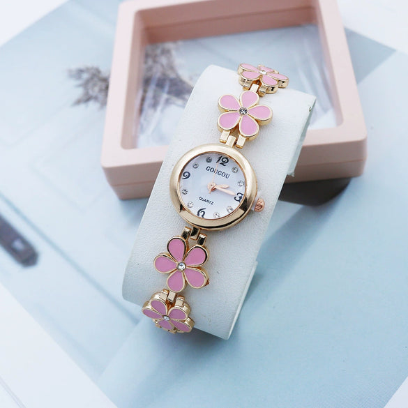 Wholesale Female Student Fashionable Alloy Bracelet Watch With Round Dial And Printed Logo