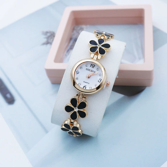 Wholesale Female Student Fashionable Alloy Bracelet Watch With Round Dial And Printed Logo